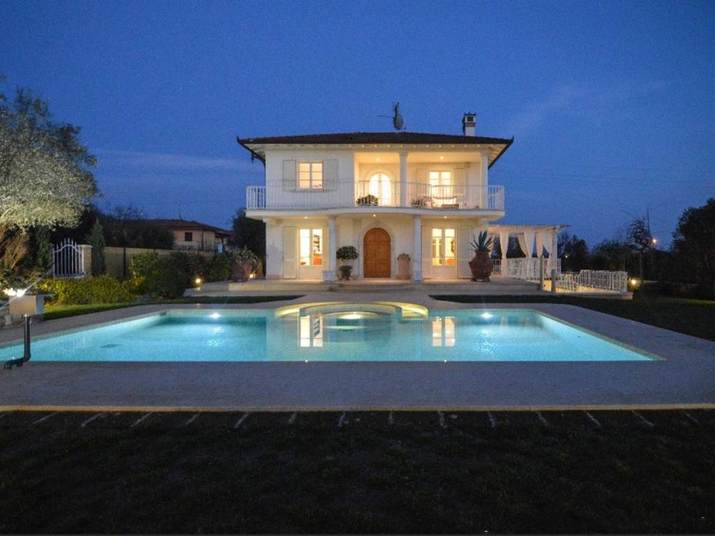 casa indipendente in vendita a Pietrasanta