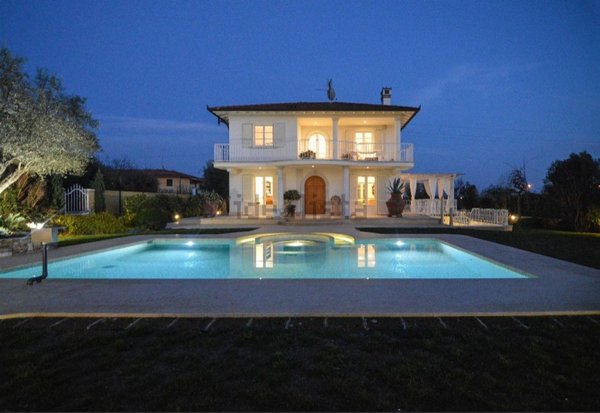 casa indipendente in vendita a Pietrasanta
