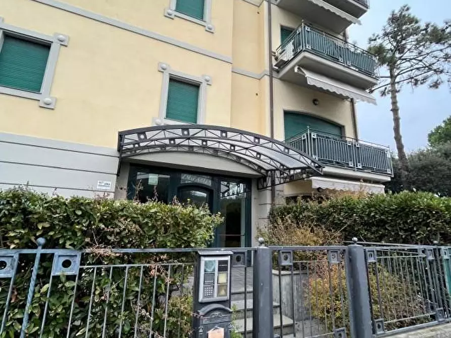 locale di sgombero in vendita a Pietrasanta in zona Vignone