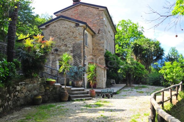 casa indipendente in vendita a Pietrasanta