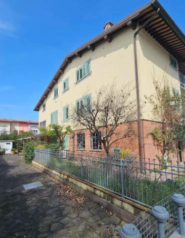 appartamento in vendita a Pietrasanta in zona Vignone