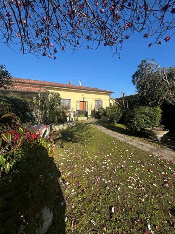 casa indipendente in vendita a Pietrasanta
