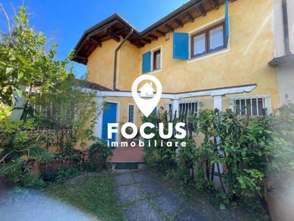 casa indipendente in vendita a Pietrasanta in zona Fiumetto