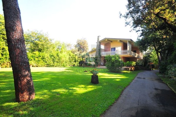casa indipendente in vendita a Pietrasanta in zona Fiumetto