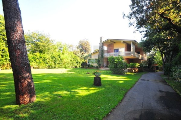 casa indipendente in vendita a Pietrasanta in zona Fiumetto
