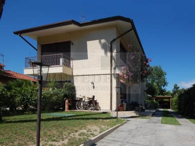 casa indipendente in vendita a Pietrasanta in zona Fiumetto