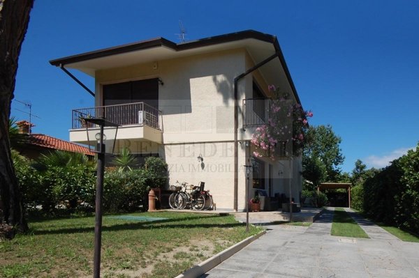 casa indipendente in vendita a Pietrasanta in zona Fiumetto