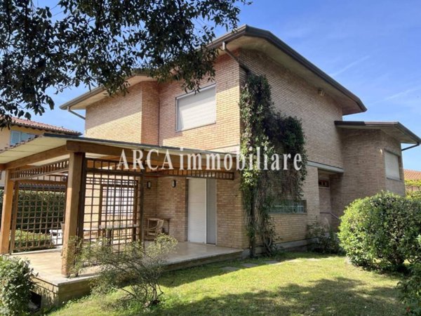 casa indipendente in vendita a Pietrasanta