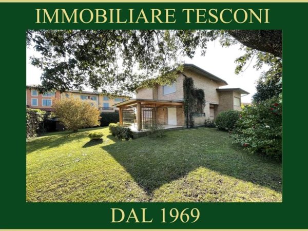 casa indipendente in vendita a Pietrasanta