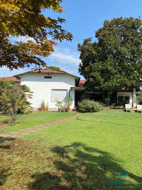 casa indipendente in vendita a Pietrasanta in zona Marina di Pietrasanta