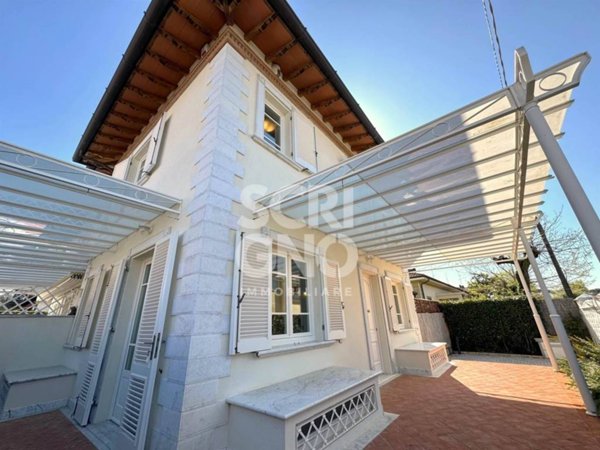 casa indipendente in vendita a Pietrasanta in zona Fiumetto
