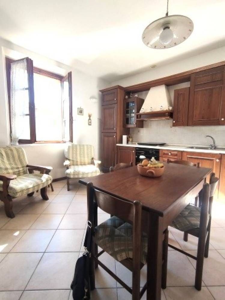 appartamento in vendita a Pietrasanta in zona Crociale