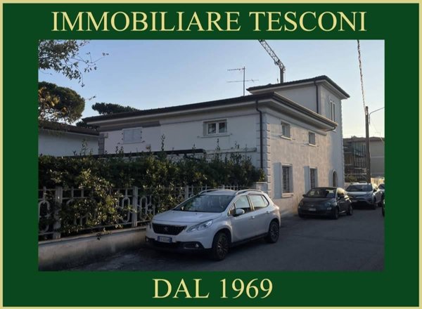 casa indipendente in vendita a Pietrasanta in zona Tonfano