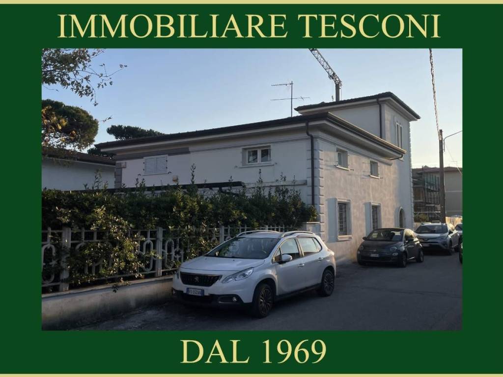 casa indipendente in vendita a Pietrasanta in zona Tonfano