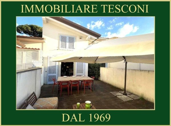 casa indipendente in vendita a Pietrasanta in zona Vignone