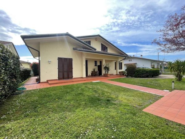 casa indipendente in vendita a Pietrasanta