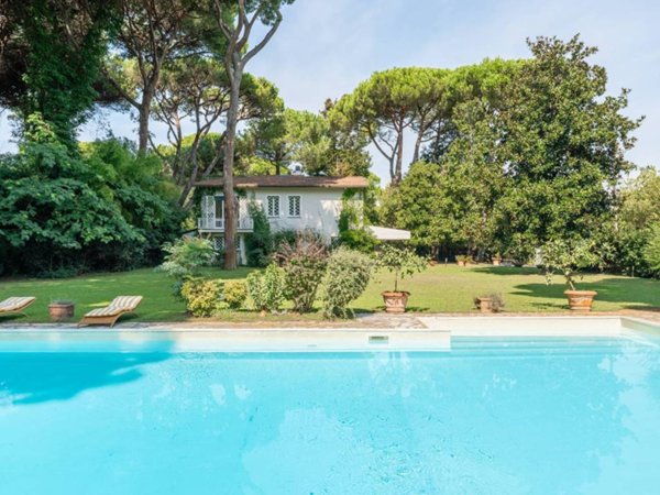 casa indipendente in vendita a Pietrasanta in zona Motrone