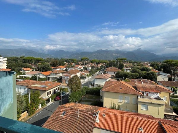 appartamento in vendita a Pietrasanta in zona Marina di Pietrasanta