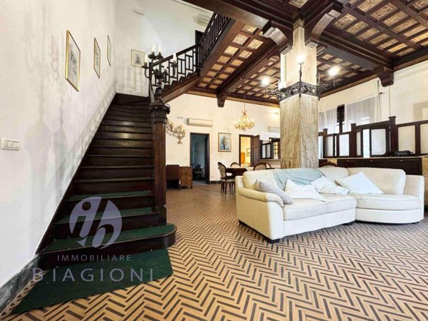 intera palazzina in vendita a Pietrasanta in zona Marina di Pietrasanta