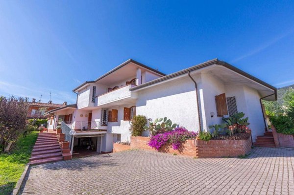 casa indipendente in vendita a Pietrasanta