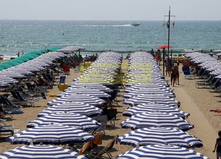 negozio in vendita a Pietrasanta in zona Tonfano