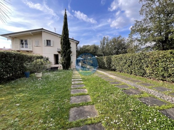 casa indipendente in vendita a Pietrasanta