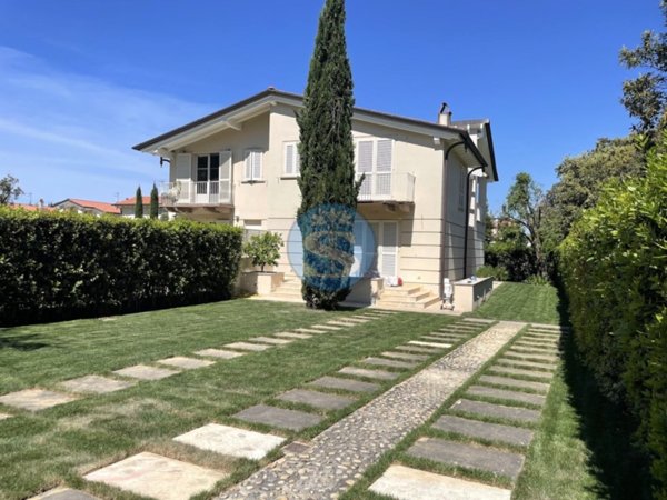 casa indipendente in vendita a Pietrasanta