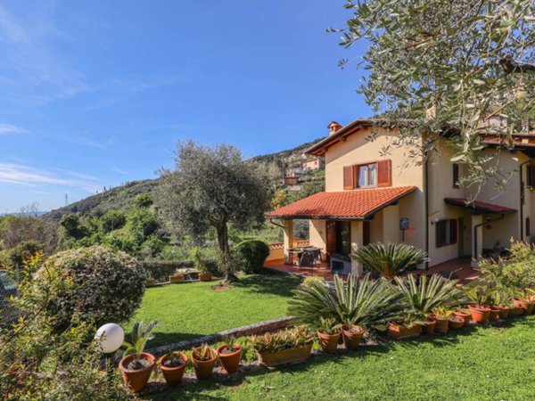 casa indipendente in vendita a Pietrasanta