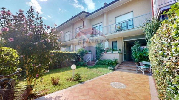 casa indipendente in vendita a Pietrasanta in zona Marina di Pietrasanta