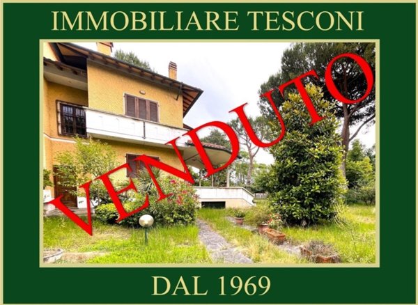 casa indipendente in vendita a Pietrasanta in zona Tonfano
