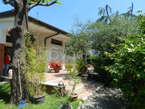 casa indipendente in vendita a Pietrasanta in zona Fiumetto