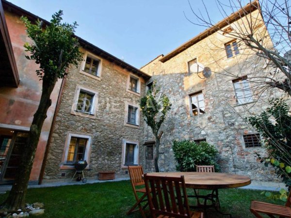 casa indipendente in vendita a Pietrasanta in zona Marina di Pietrasanta