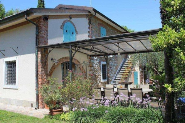 casa indipendente in vendita a Pietrasanta in zona Marina di Pietrasanta