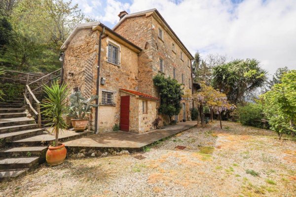 casa indipendente in vendita a Pietrasanta