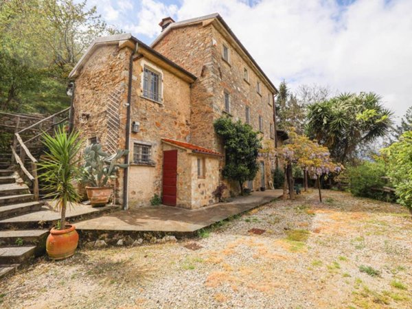 casa indipendente in vendita a Pietrasanta
