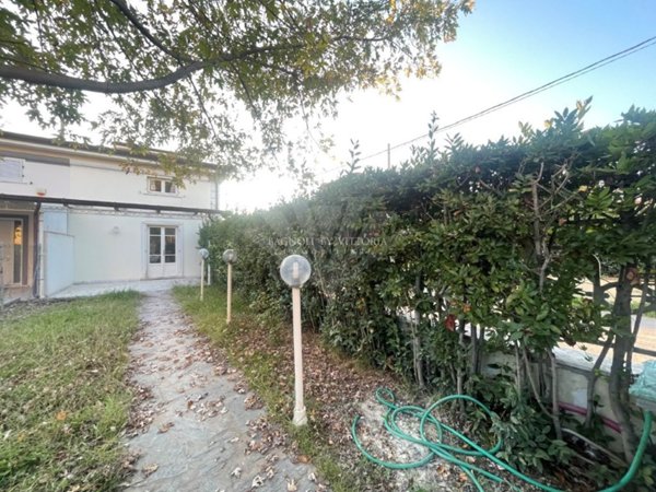 casa indipendente in vendita a Pietrasanta in zona Marina di Pietrasanta