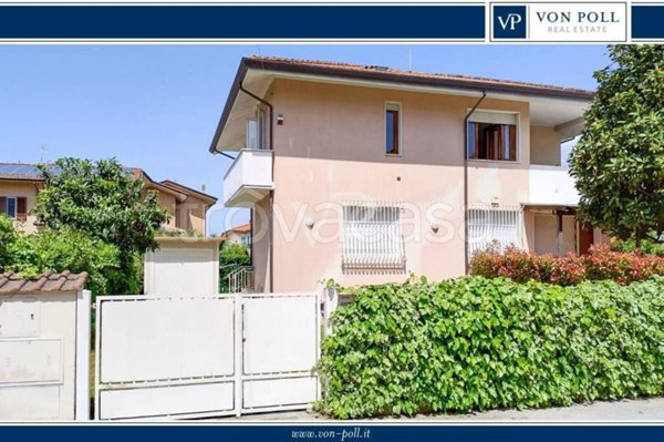 appartamento in vendita a Pietrasanta in zona Vignone