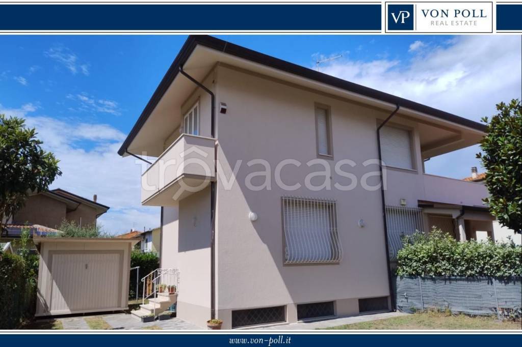 appartamento in vendita a Pietrasanta in zona Vignone