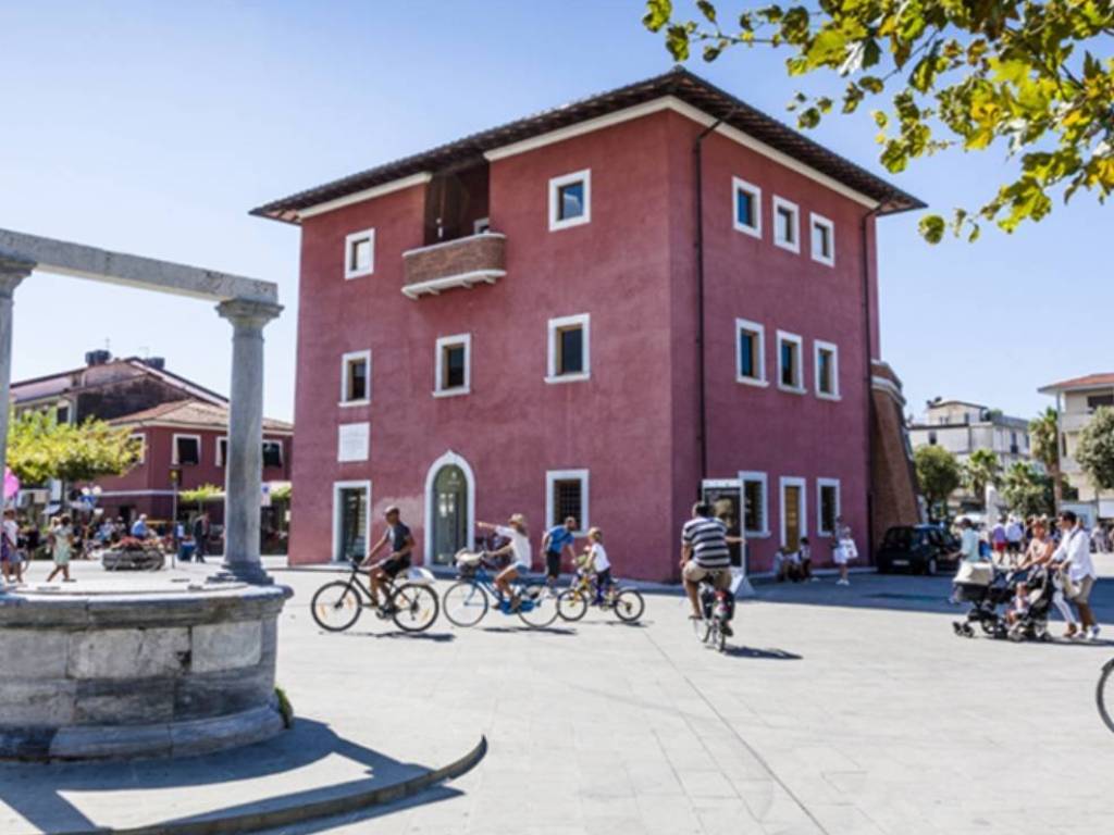 negozio in vendita a Pietrasanta