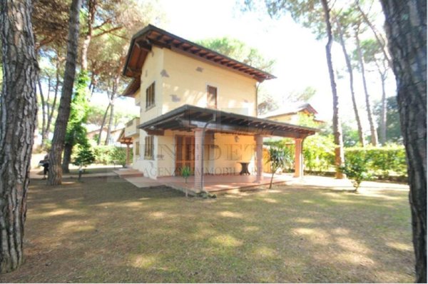 casa indipendente in vendita a Pietrasanta in zona Motrone