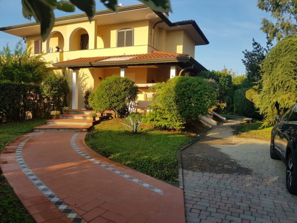 casa indipendente in vendita a Pietrasanta in zona Focette