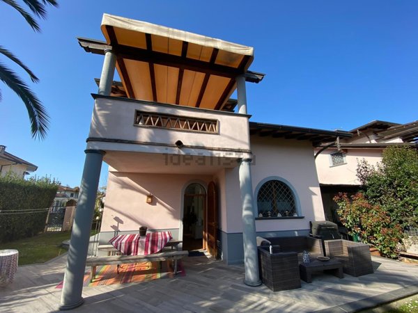 casa indipendente in vendita a Pietrasanta in zona Fiumetto
