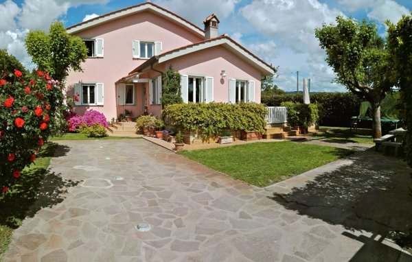 casa indipendente in vendita a Pietrasanta in zona Motrone
