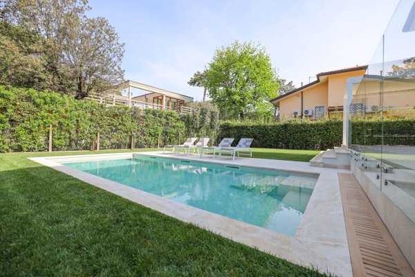 casa indipendente in vendita a Pietrasanta in zona Fiumetto