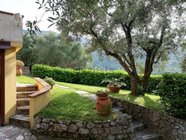 casa indipendente in vendita a Pietrasanta