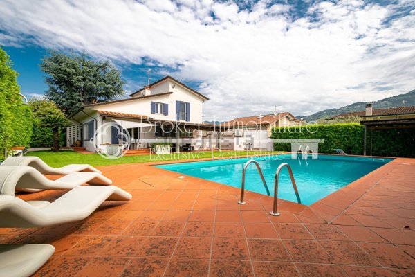 casa indipendente in vendita a Pietrasanta