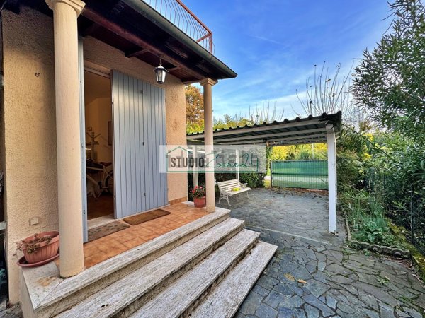casa indipendente in vendita a Pietrasanta in zona Tonfano