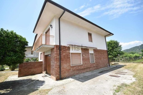 casa indipendente in vendita a Pietrasanta in zona Strettoia