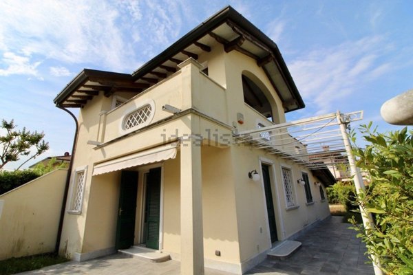 casa indipendente in vendita a Pietrasanta in zona Focette