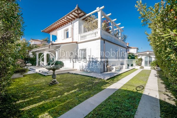 casa indipendente in vendita a Pietrasanta in zona Motrone